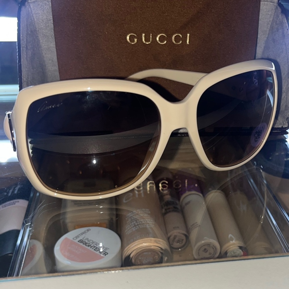 Chic Cream Gucci Sunglasses